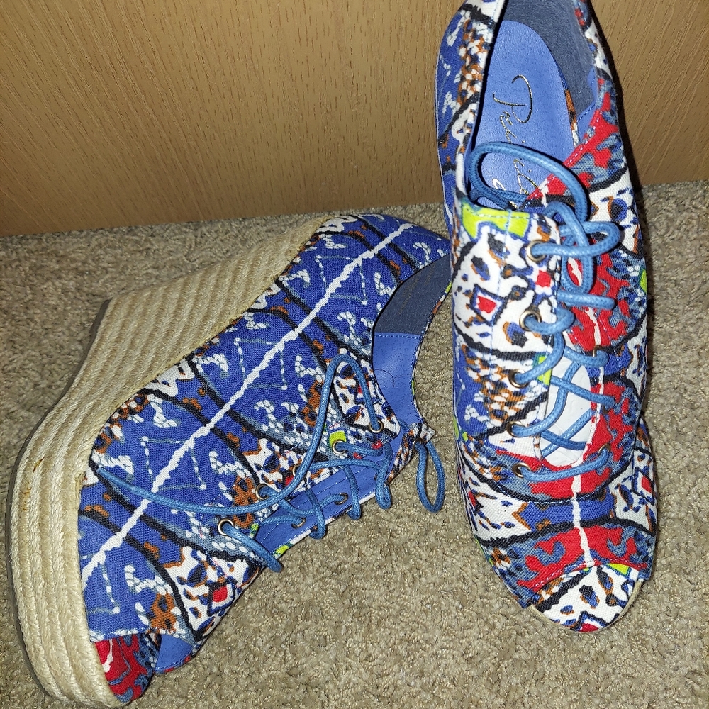 Tribal print wedges